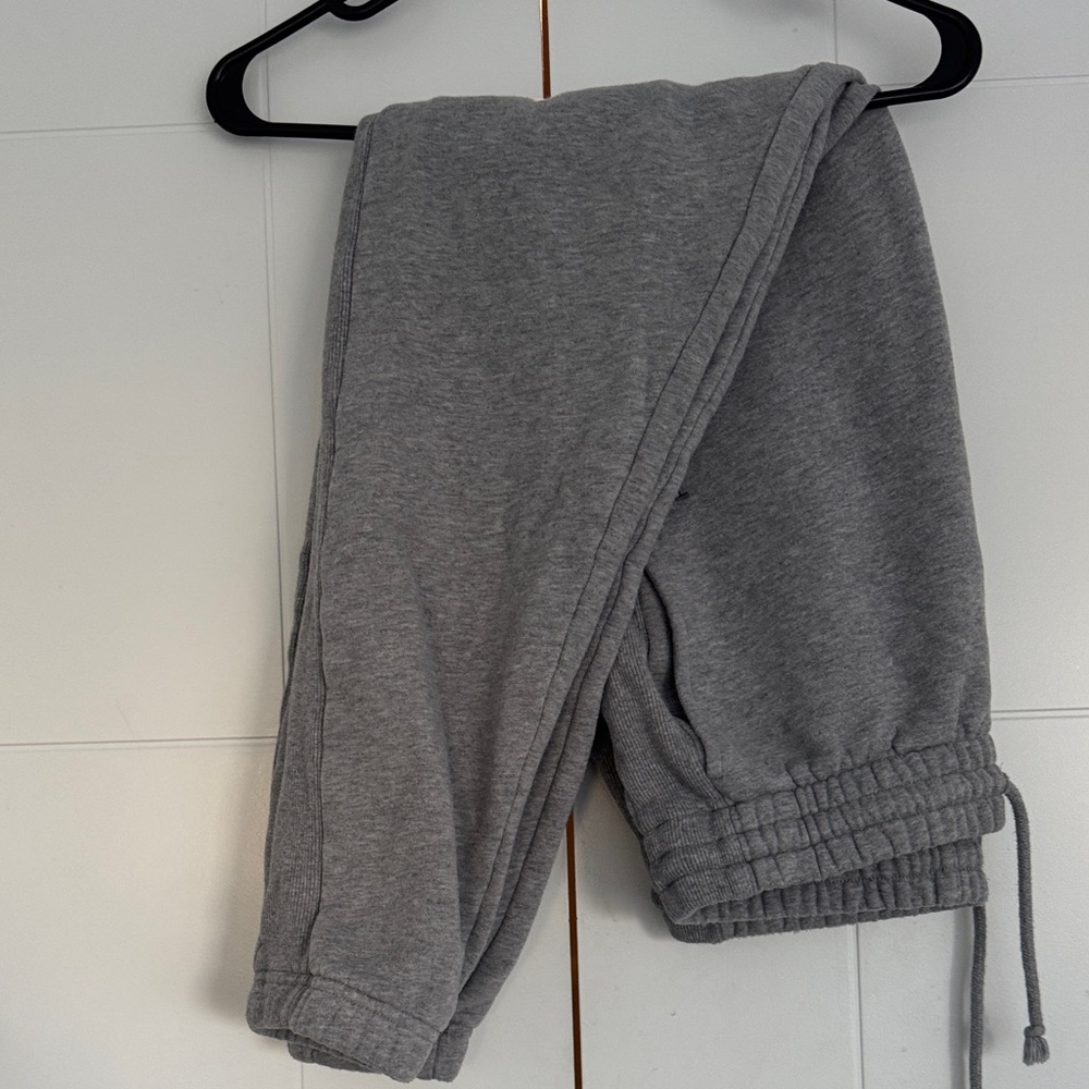 Aritzia - TNA - cozy fleece boyfriend sweatpant